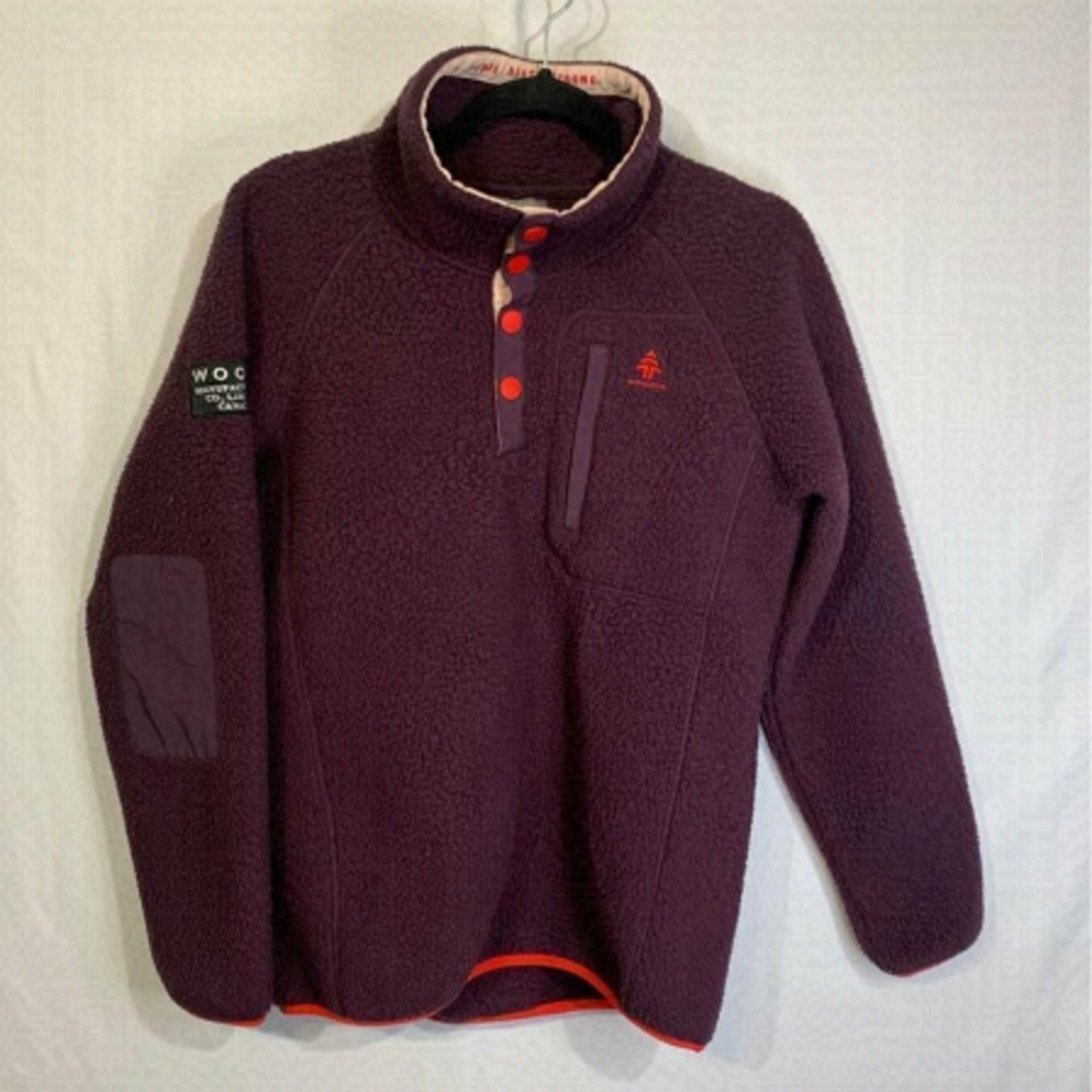 𝅺🌳 Woman’s “WOODS” 1/4 button pullover. Multiple pockets. Burgundy. Excelle…